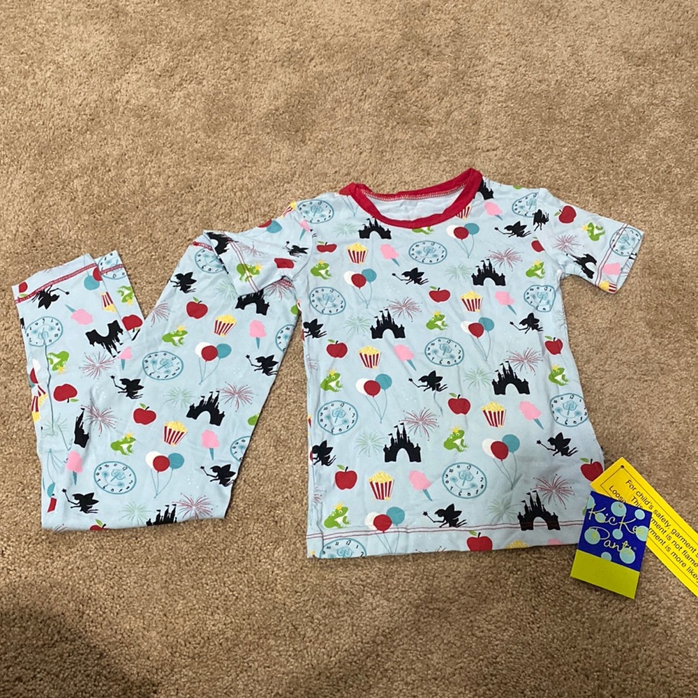 Kickee size 5 pajamas, new with tags